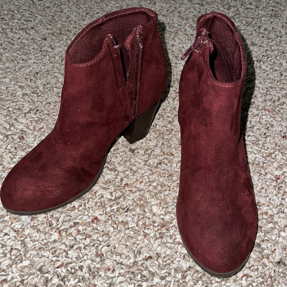 Maroon “Old Navy” boots - size 6